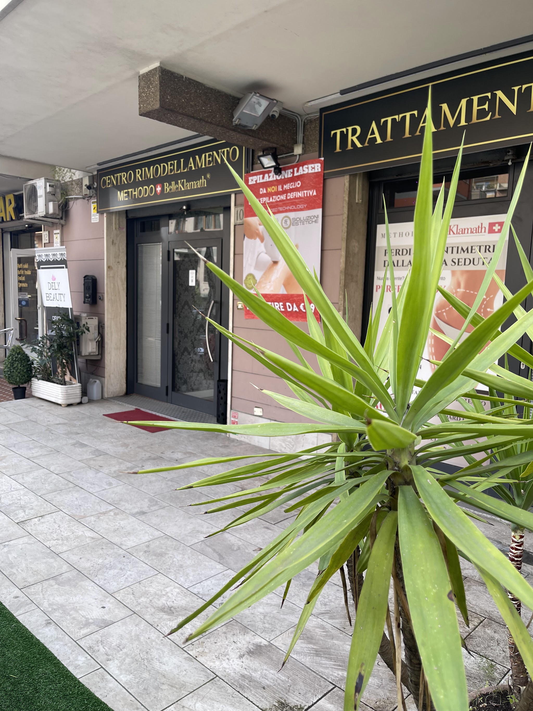 Ingresso esterno del centro Dely Beauty